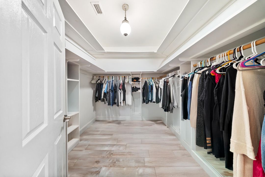 出租: $9,500 (4 贝兹, 3 浴室, 3350 平方英尺)