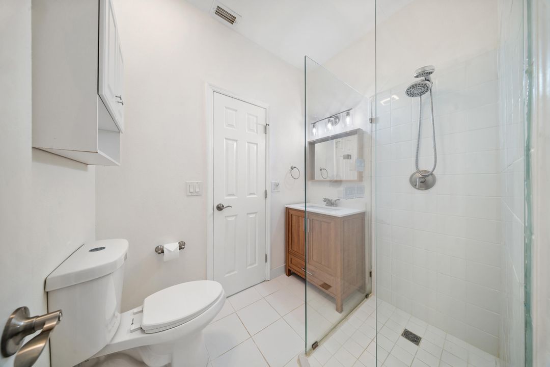 出租: $9,500 (4 贝兹, 3 浴室, 3350 平方英尺)