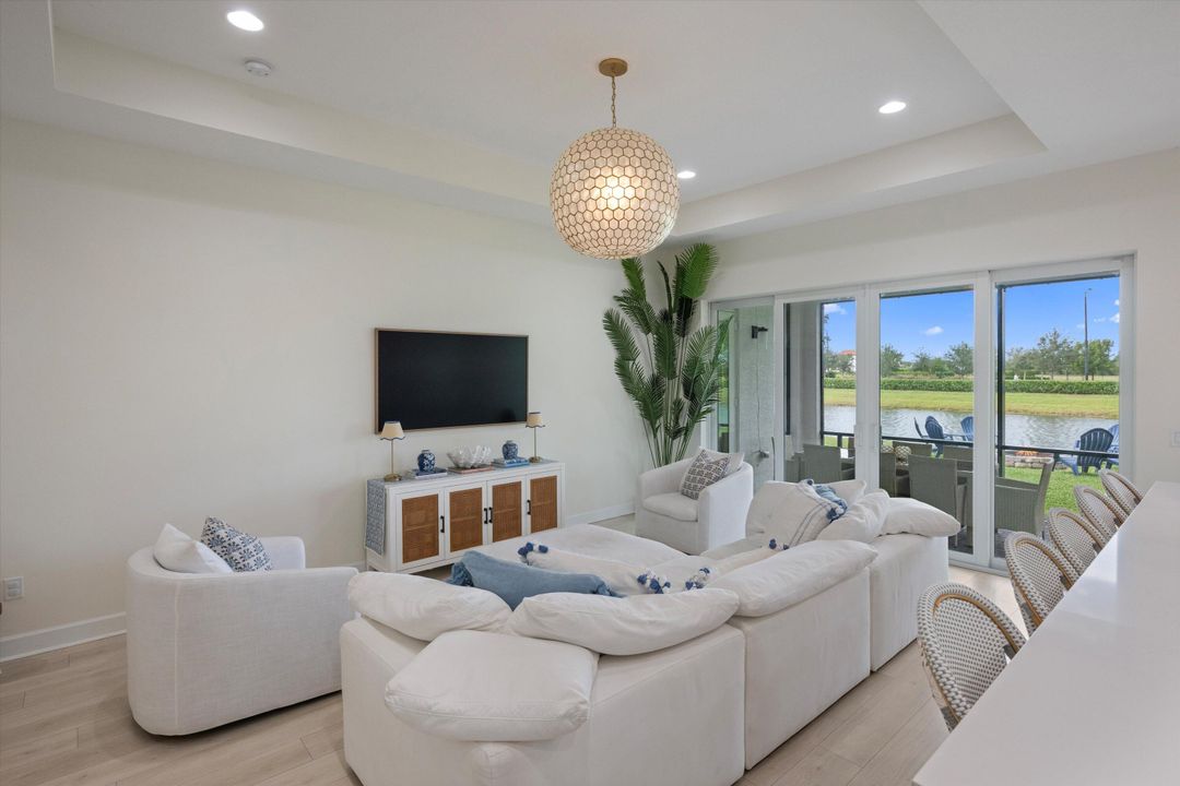 На продажу: $675,000 (4 спален, 2 ванн, 2305 Квадратных фут)