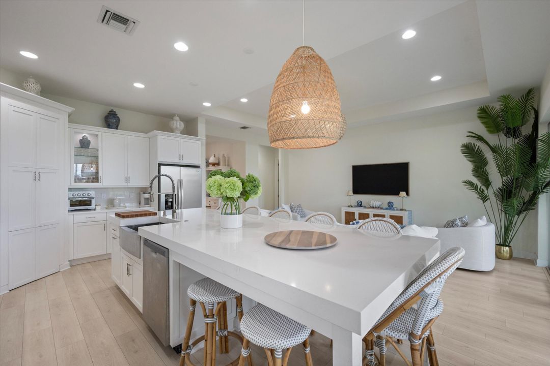 На продажу: $675,000 (4 спален, 2 ванн, 2305 Квадратных фут)