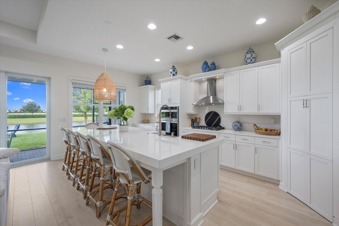 На продажу: $675,000 (4 спален, 2 ванн, 2305 Квадратных фут)