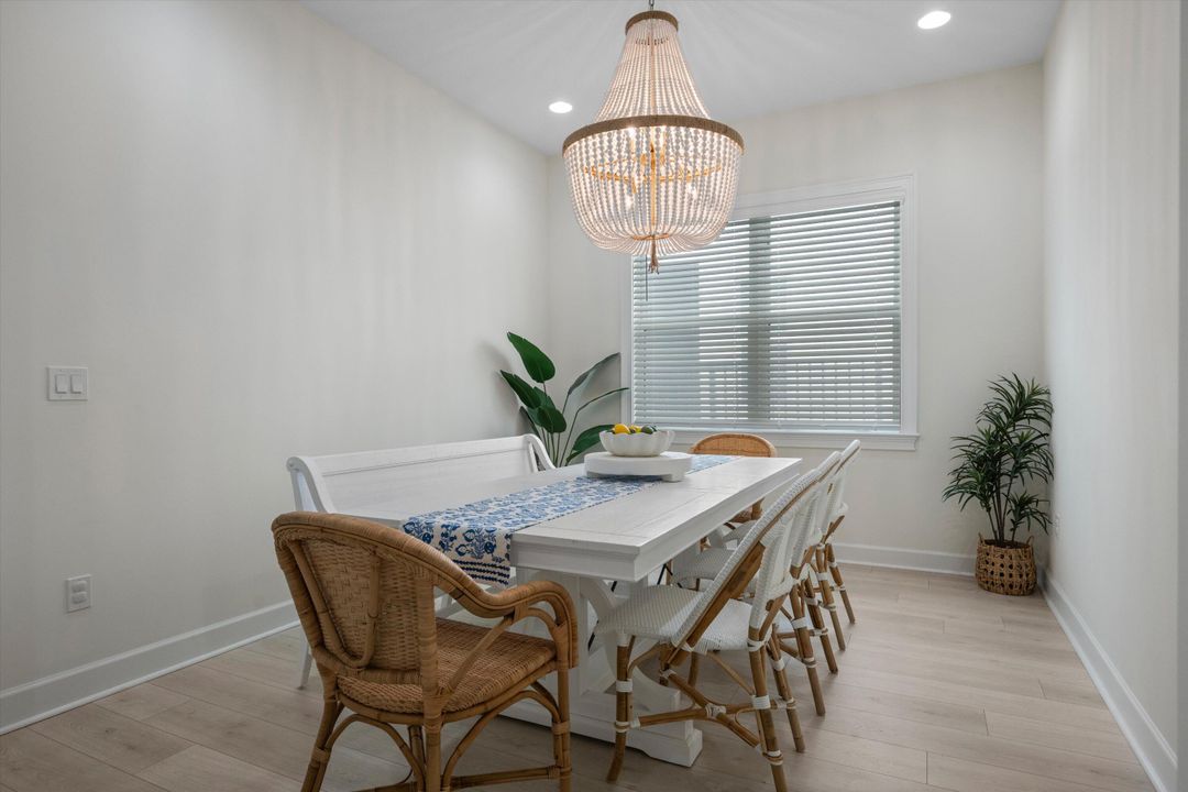 На продажу: $675,000 (4 спален, 2 ванн, 2305 Квадратных фут)