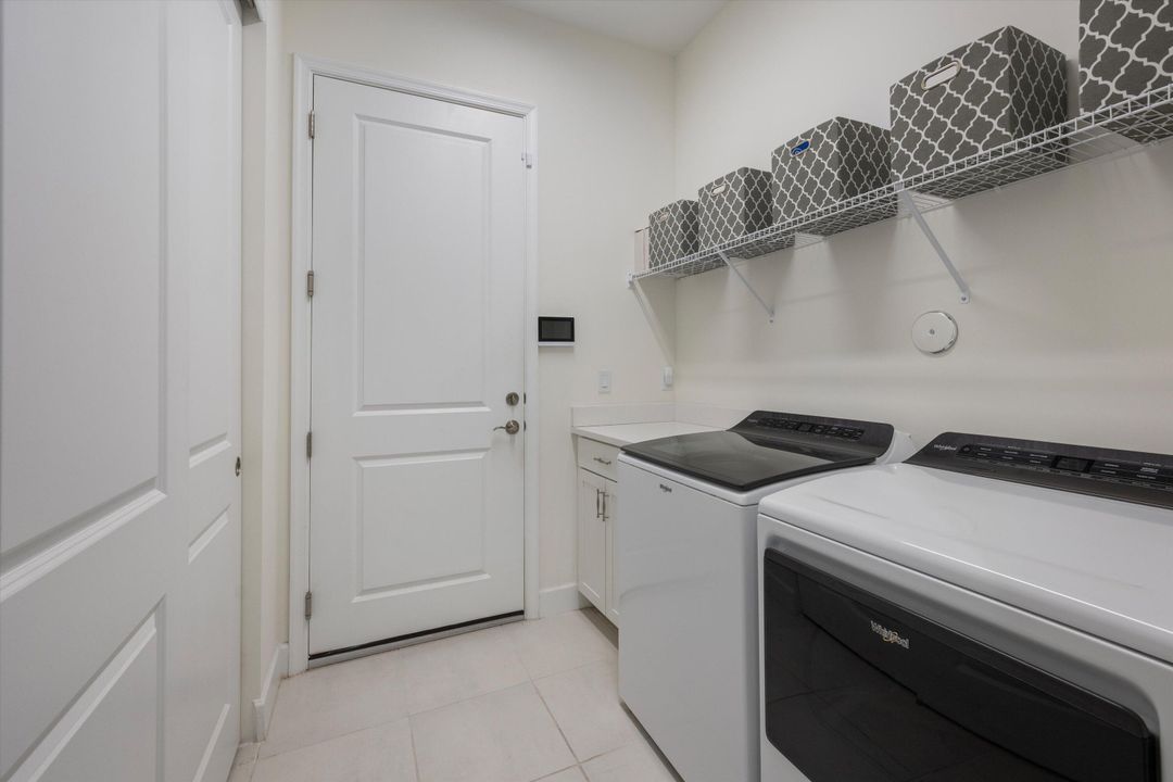 На продажу: $675,000 (4 спален, 2 ванн, 2305 Квадратных фут)