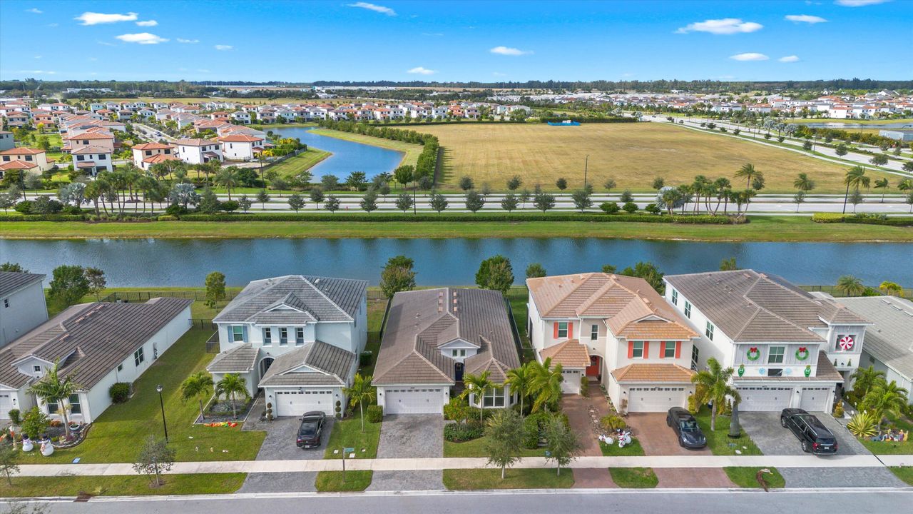 На продажу: $675,000 (4 спален, 2 ванн, 2305 Квадратных фут)