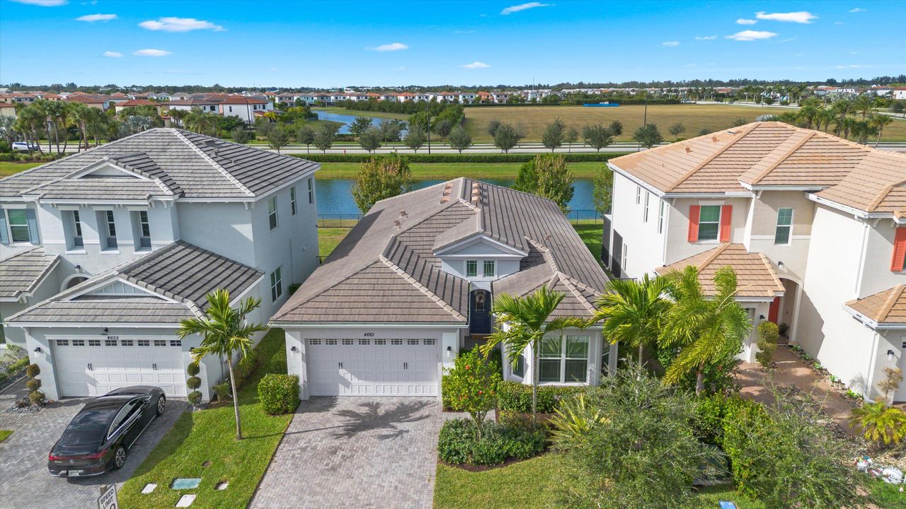 На продажу: $675,000 (4 спален, 2 ванн, 2305 Квадратных фут)