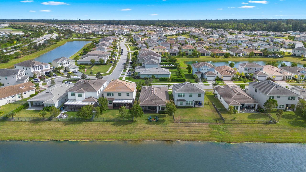 На продажу: $675,000 (4 спален, 2 ванн, 2305 Квадратных фут)