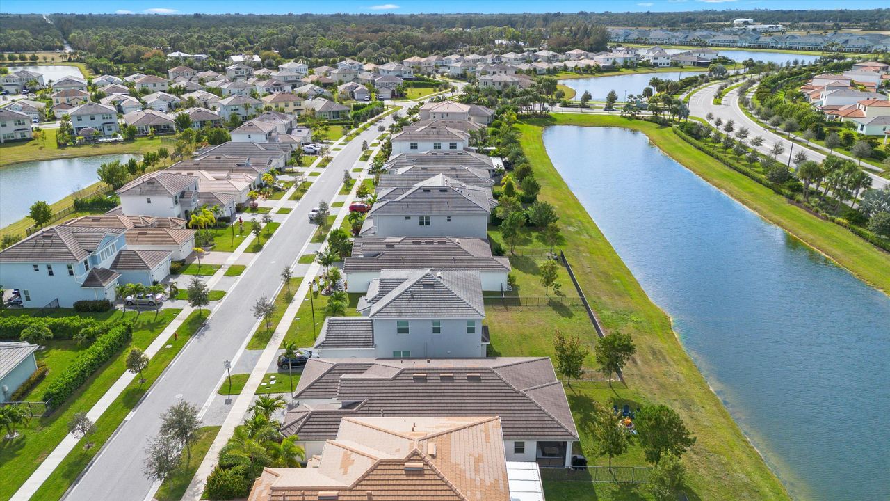 На продажу: $675,000 (4 спален, 2 ванн, 2305 Квадратных фут)