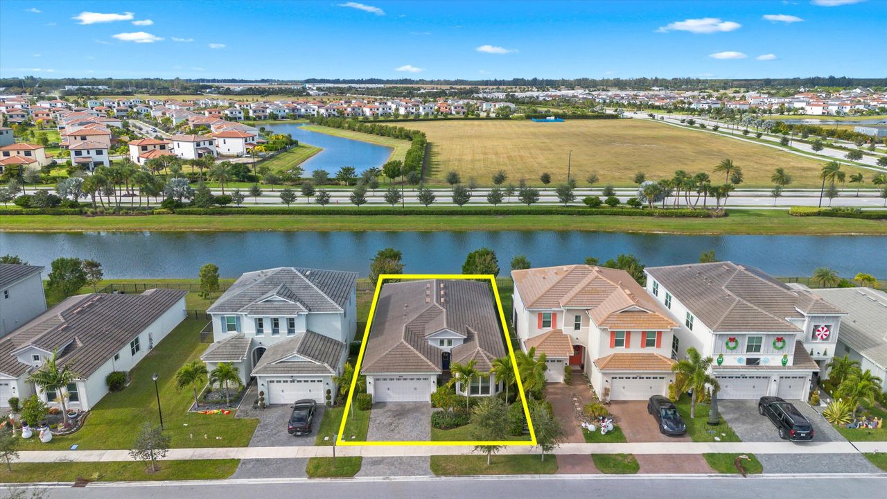 На продажу: $675,000 (4 спален, 2 ванн, 2305 Квадратных фут)