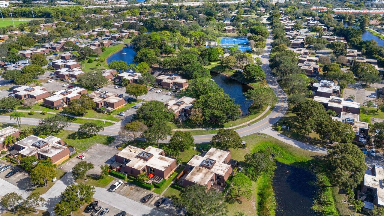 En Venta: $439,000 (3 camas, 2 baños, 1596 Pies cuadrados)