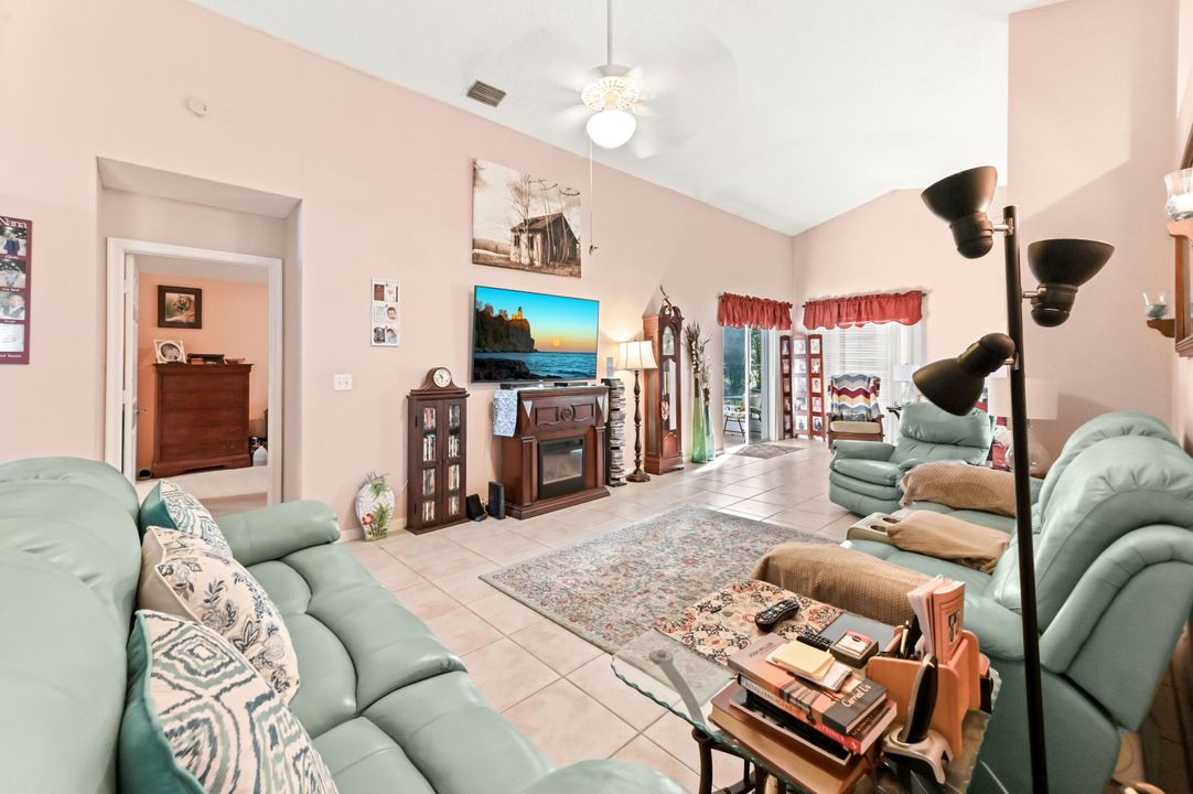 En Venta: $379,900 (2 camas, 2 baños, 1752 Pies cuadrados)