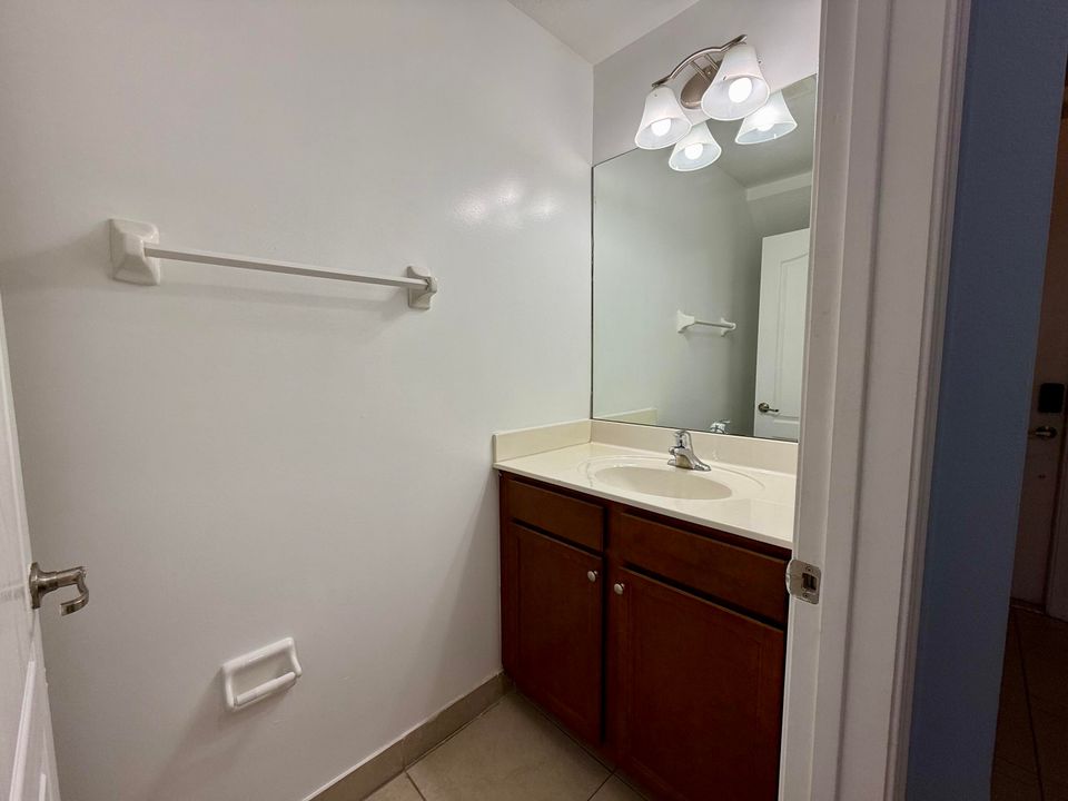 For Rent: $2,700 (3 beds, 2 baths, 1673 Square Feet)