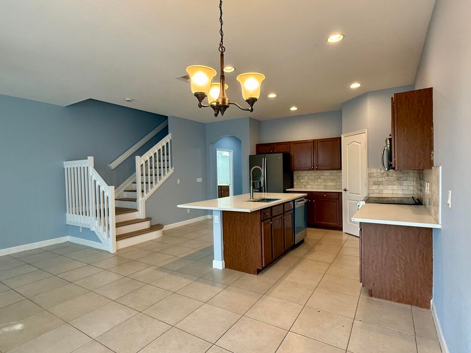 For Rent: $2,700 (3 beds, 2 baths, 1673 Square Feet)