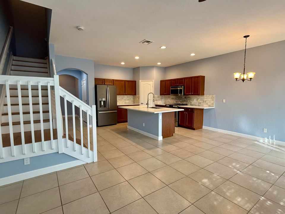 For Rent: $2,700 (3 beds, 2 baths, 1673 Square Feet)