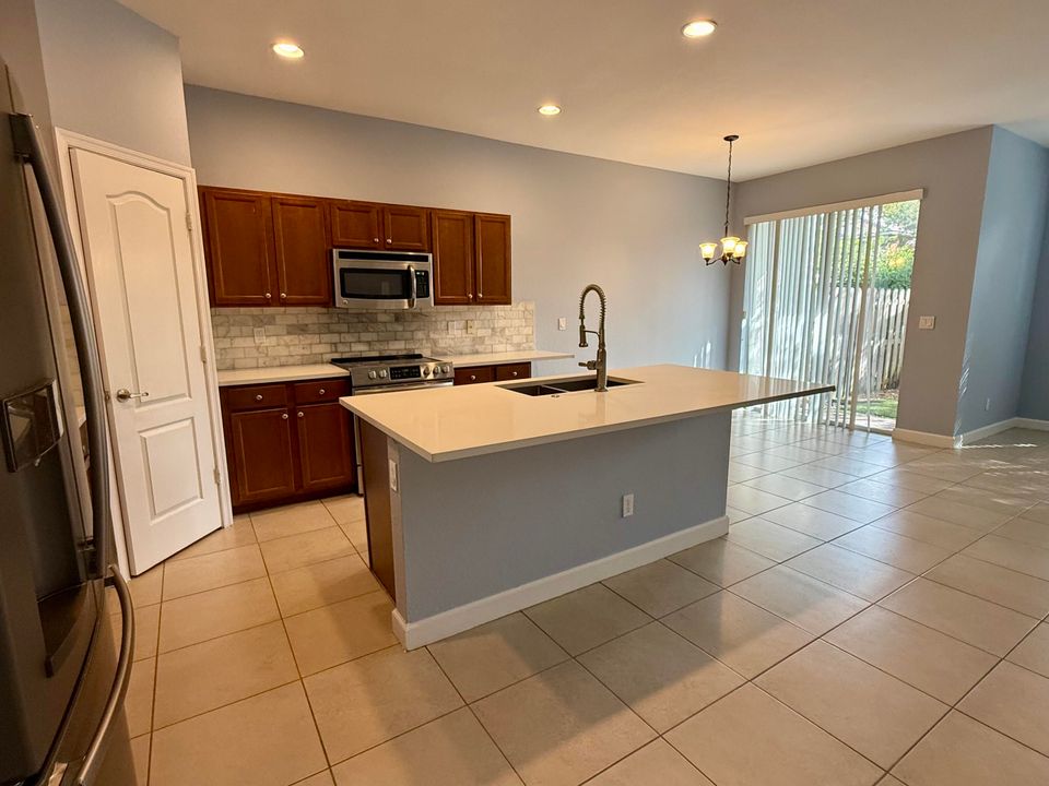 For Rent: $2,700 (3 beds, 2 baths, 1673 Square Feet)