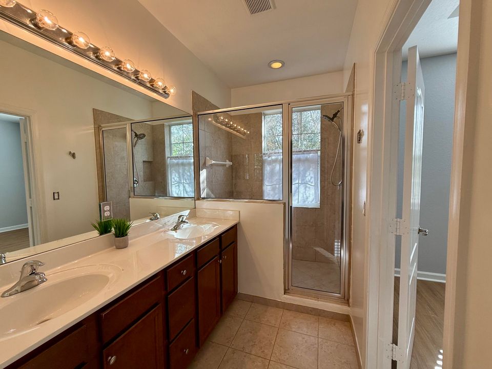 For Rent: $2,700 (3 beds, 2 baths, 1673 Square Feet)