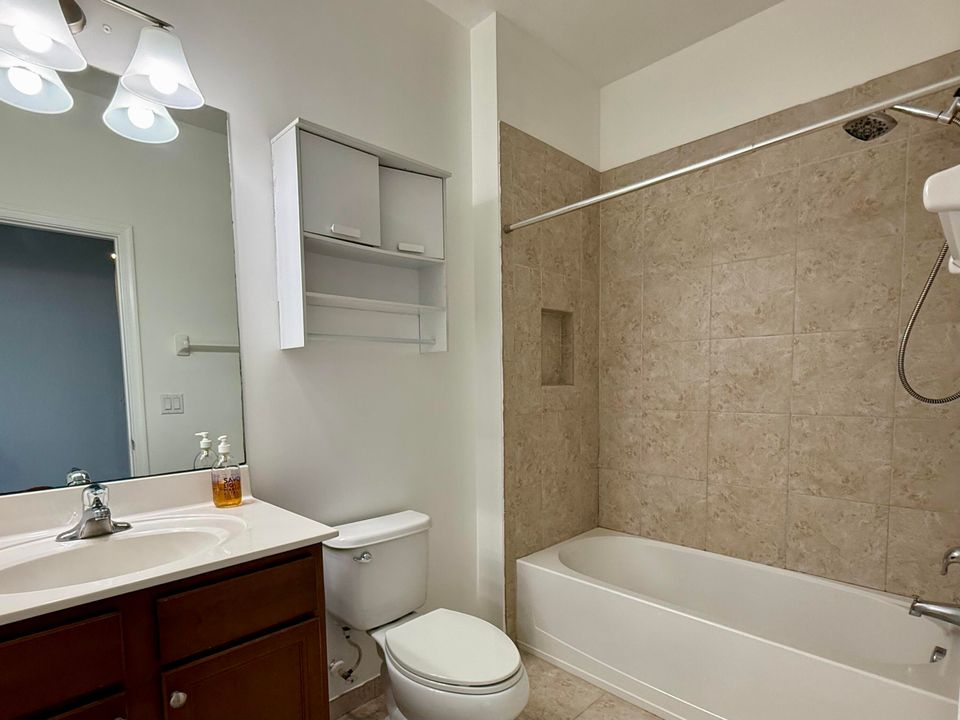 For Rent: $2,700 (3 beds, 2 baths, 1673 Square Feet)