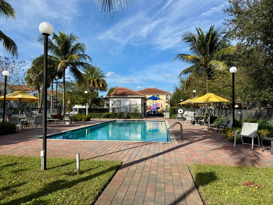 For Rent: $2,700 (3 beds, 2 baths, 1673 Square Feet)