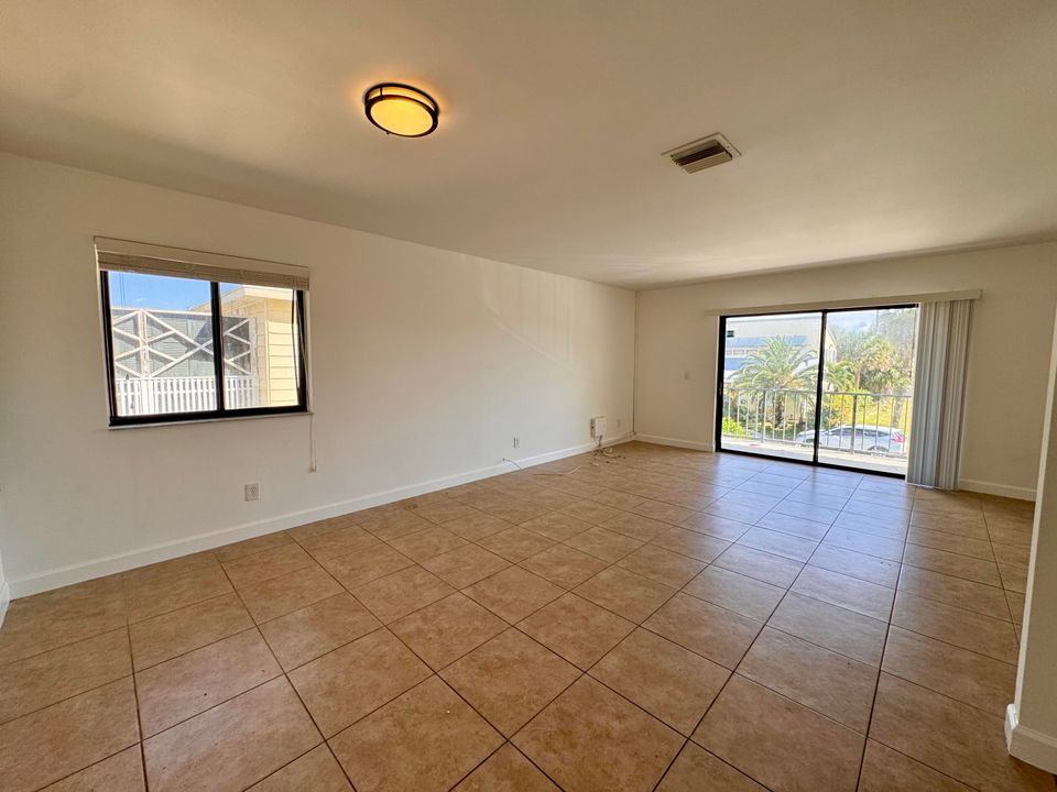 В аренду: $2,250 (2 спален, 2 ванн, 1159 Квадратных фут)