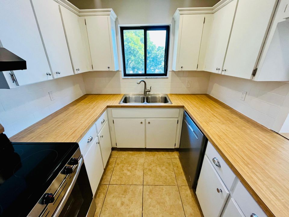 В аренду: $2,250 (2 спален, 2 ванн, 1159 Квадратных фут)