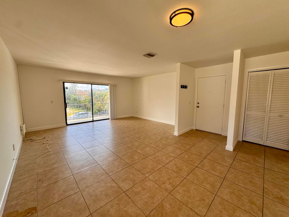 В аренду: $2,250 (2 спален, 2 ванн, 1159 Квадратных фут)