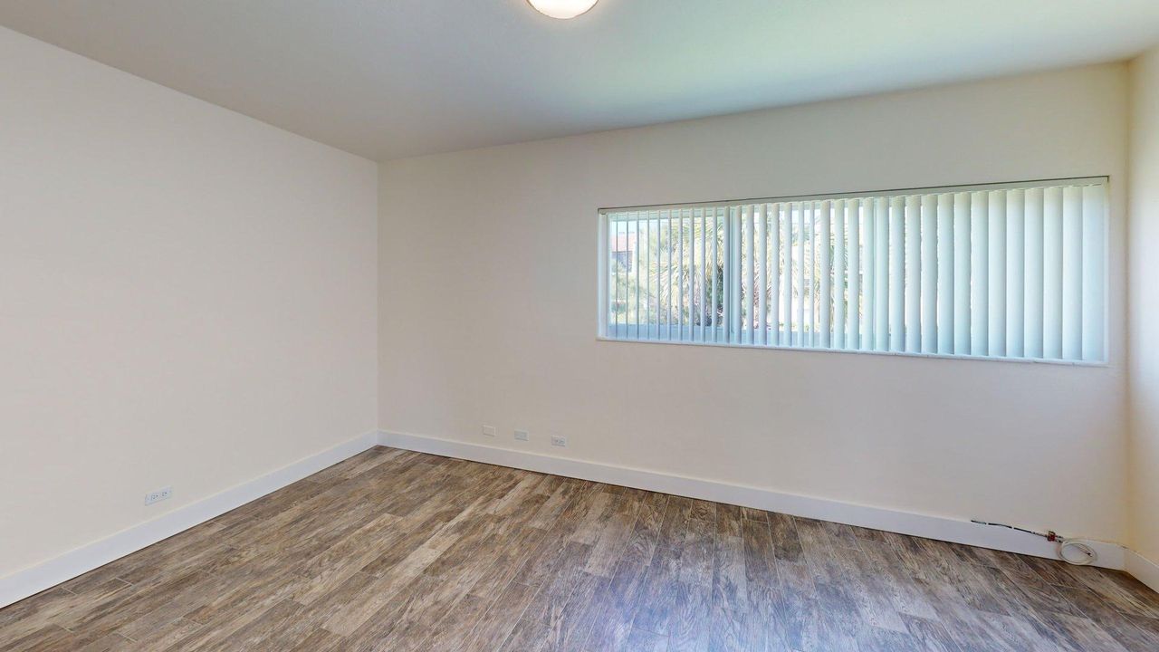 For Rent: $2,220 (1 beds, 1 baths, 710 Square Feet)