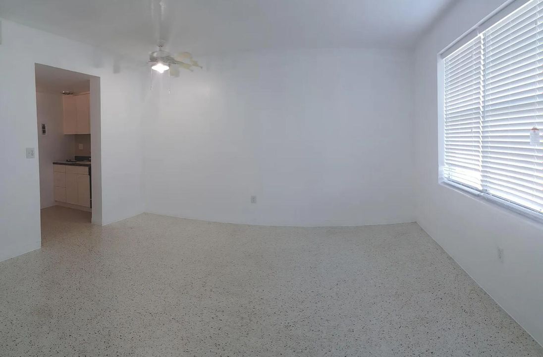 For Rent: $1,100 (2 beds, 1 baths, 435 Square Feet)