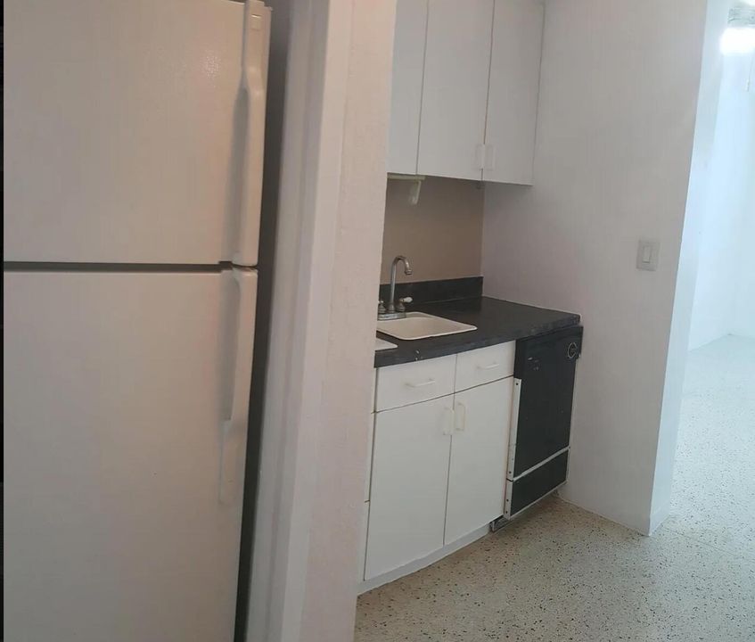 For Rent: $1,100 (2 beds, 1 baths, 435 Square Feet)