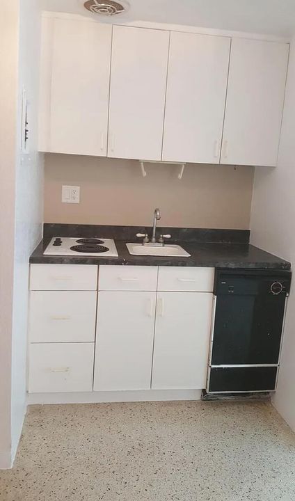 For Rent: $1,100 (2 beds, 1 baths, 435 Square Feet)