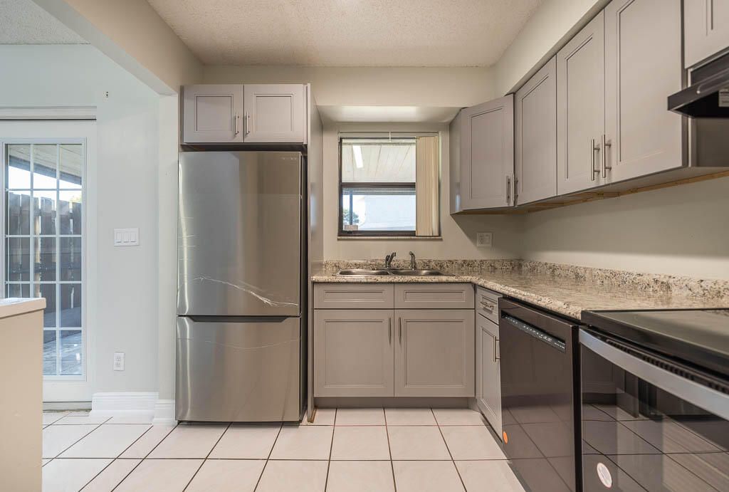 For Rent: $2,350 (3 beds, 2 baths, 1260 Square Feet)