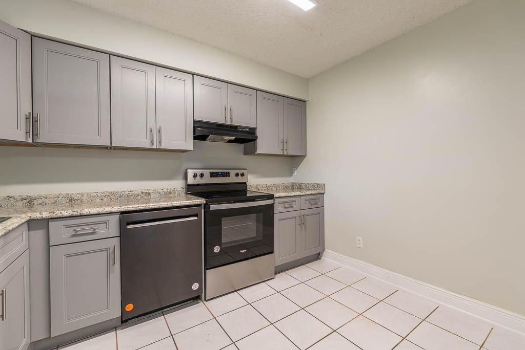 For Rent: $2,350 (3 beds, 2 baths, 1260 Square Feet)