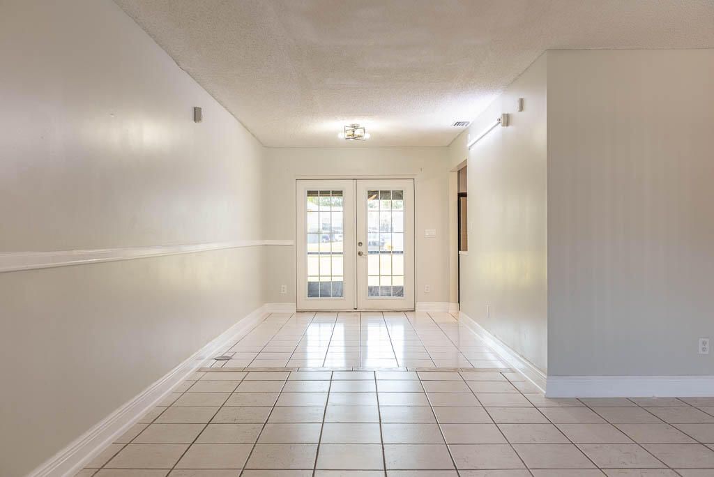 For Rent: $2,350 (3 beds, 2 baths, 1260 Square Feet)