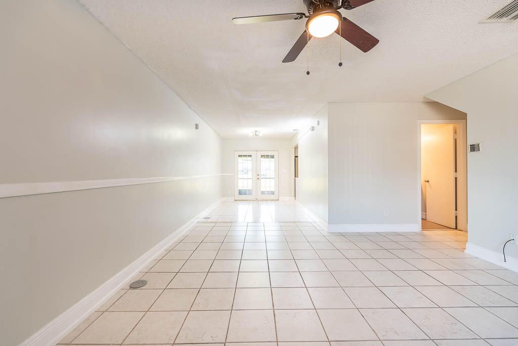 For Rent: $2,350 (3 beds, 2 baths, 1260 Square Feet)