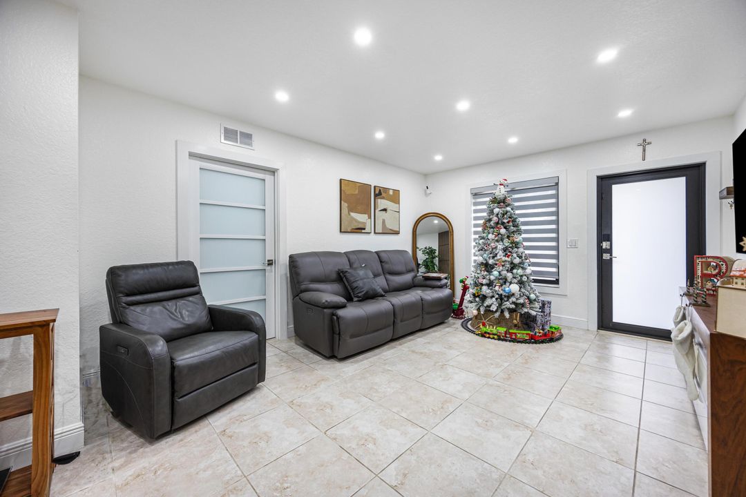 En Venta: $600,000 (3 camas, 2 baños, 1568 Pies cuadrados)