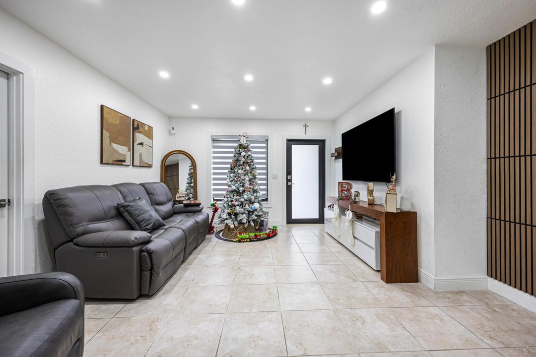 En Venta: $600,000 (3 camas, 2 baños, 1568 Pies cuadrados)