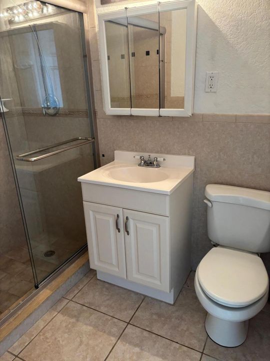 For Rent: $2,600 (2 beds, 2 baths, 1127 Square Feet)