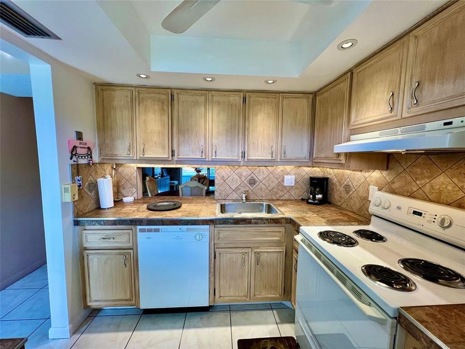 For Rent: $1,650 (1 beds, 1 baths, 768 Square Feet)