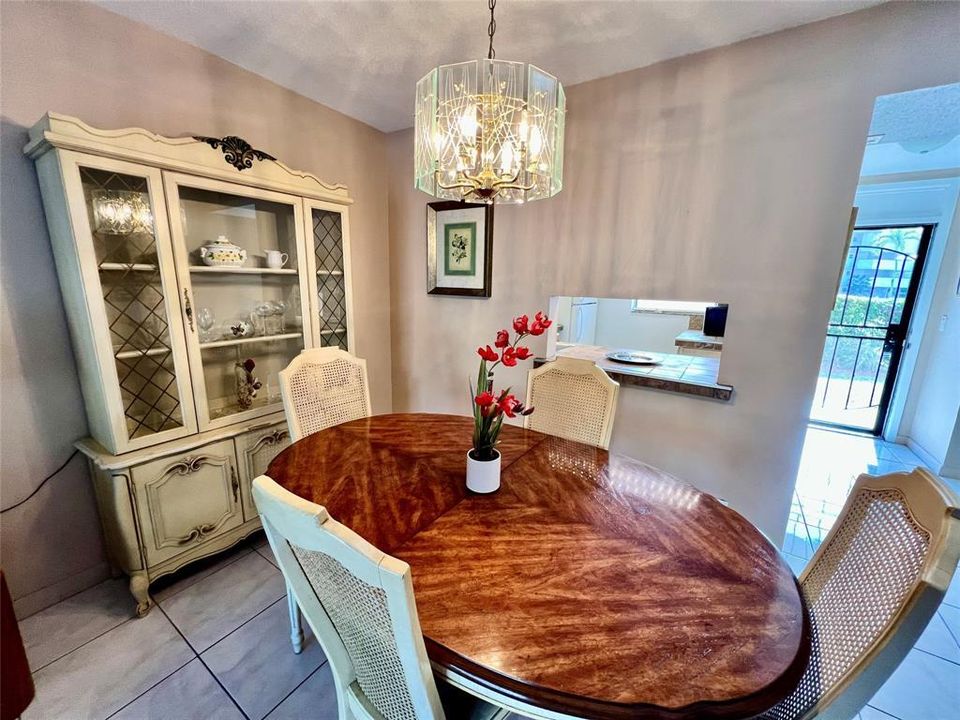 For Rent: $1,650 (1 beds, 1 baths, 768 Square Feet)