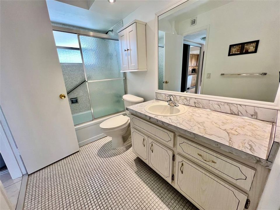 For Rent: $1,650 (1 beds, 1 baths, 768 Square Feet)