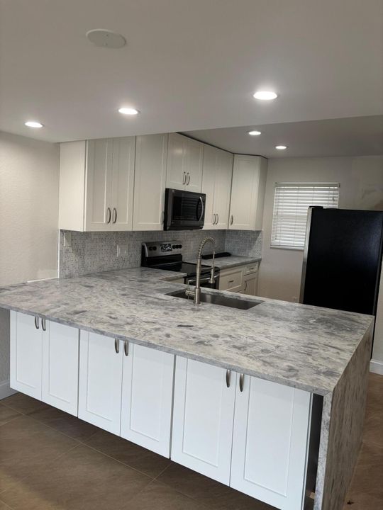 For Rent: $2,600 (2 beds, 2 baths, 1127 Square Feet)