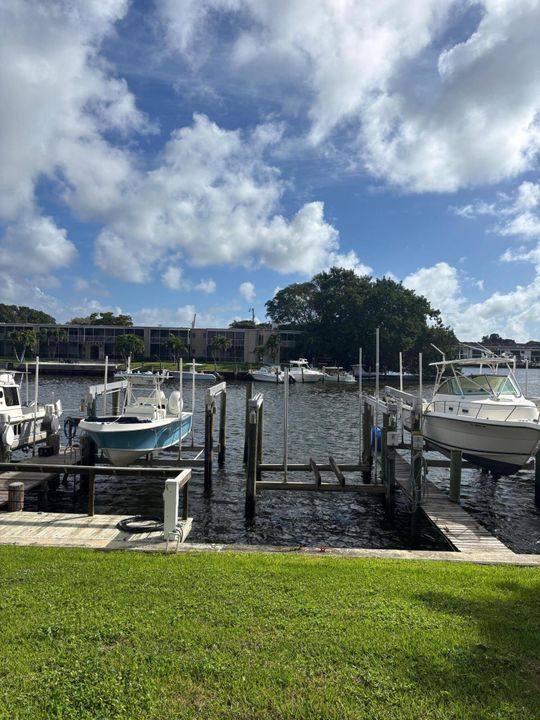 For Rent: $2,600 (2 beds, 2 baths, 1127 Square Feet)