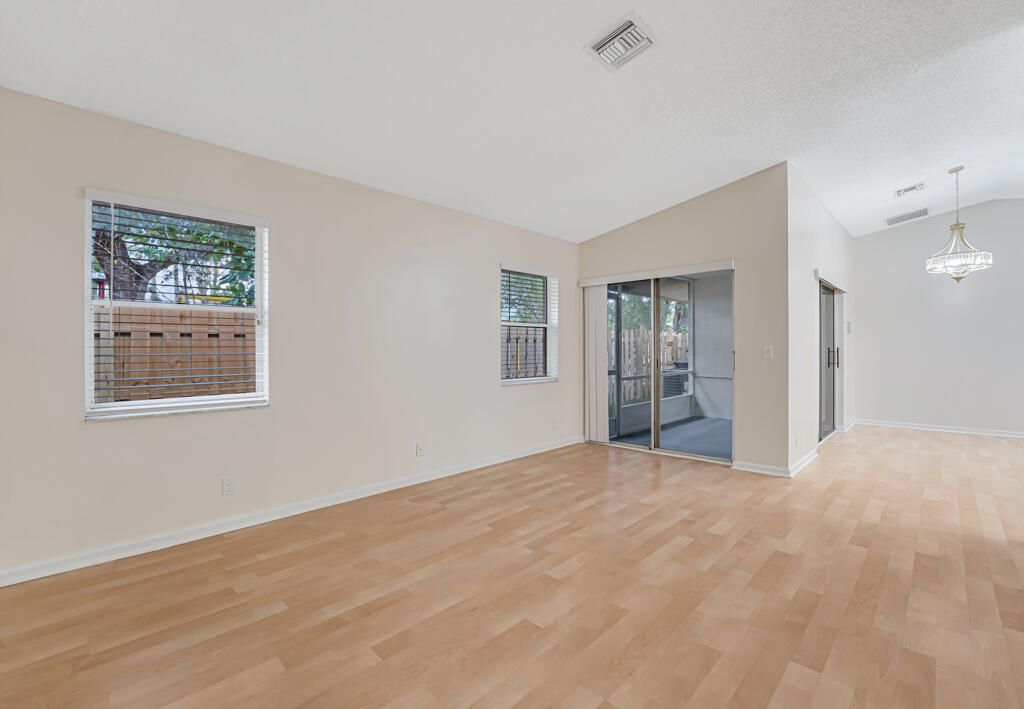 For Rent: $2,500 (2 beds, 2 baths, 1046 Square Feet)