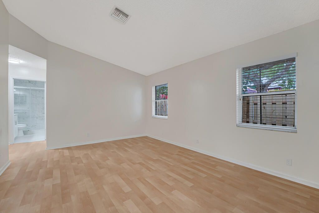 For Rent: $2,500 (2 beds, 2 baths, 1046 Square Feet)