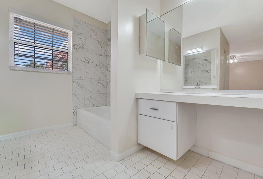 For Rent: $2,500 (2 beds, 2 baths, 1046 Square Feet)