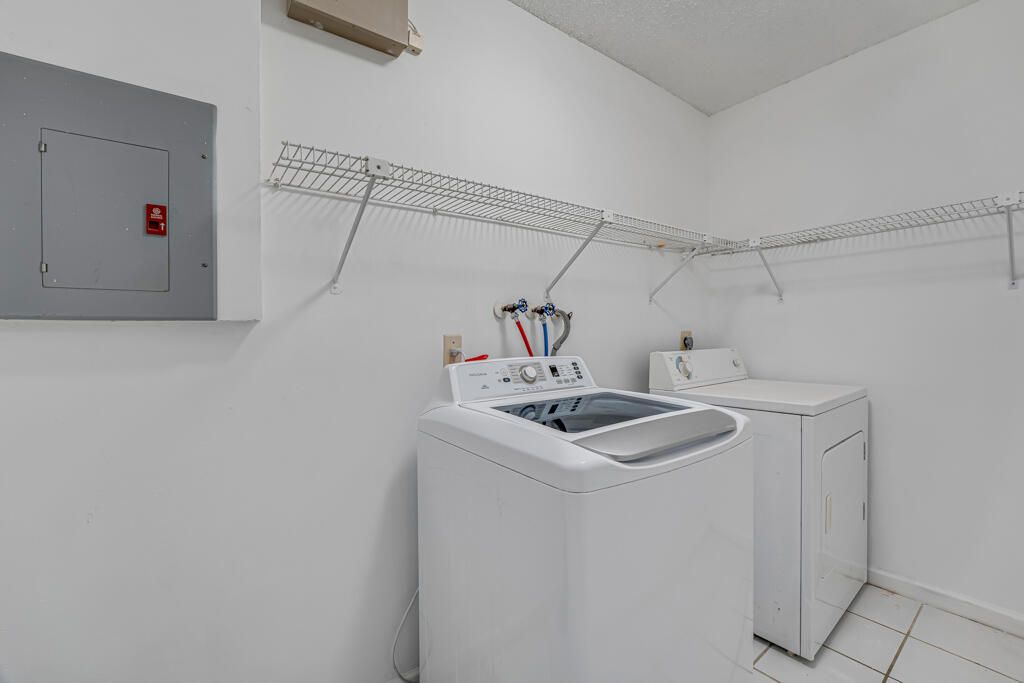 For Rent: $2,500 (2 beds, 2 baths, 1046 Square Feet)