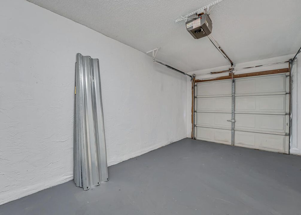 For Rent: $2,500 (2 beds, 2 baths, 1046 Square Feet)