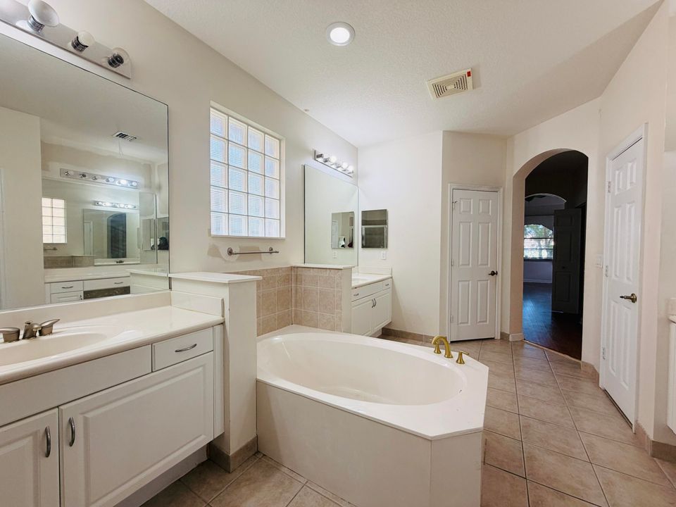 出租: $3,400 (4 贝兹, 4 浴室, 3031 平方英尺)