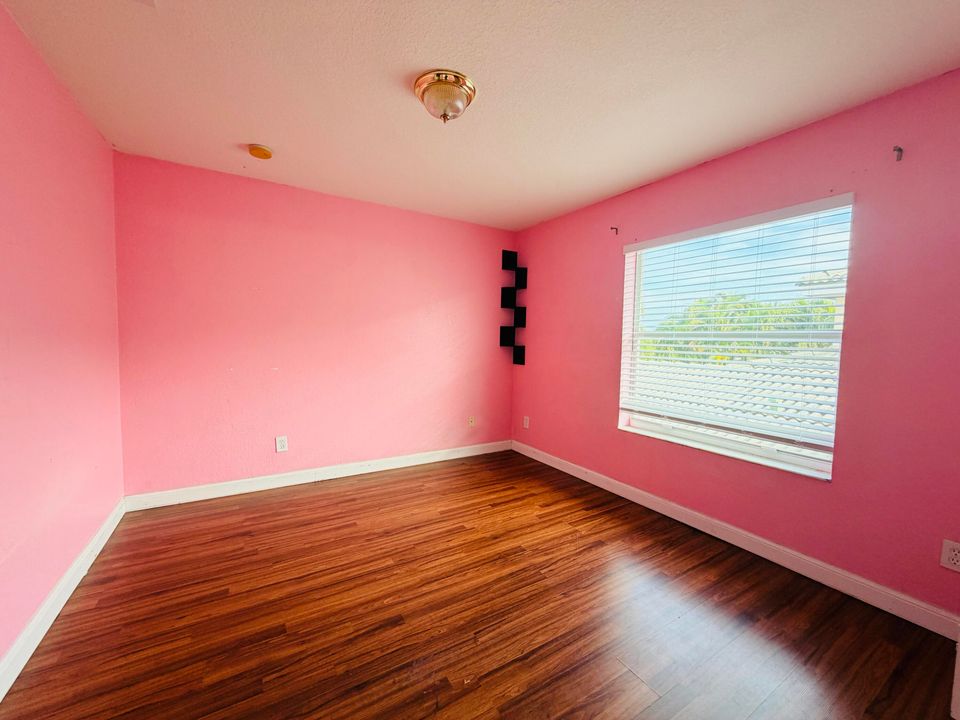 出租: $3,400 (4 贝兹, 4 浴室, 3031 平方英尺)