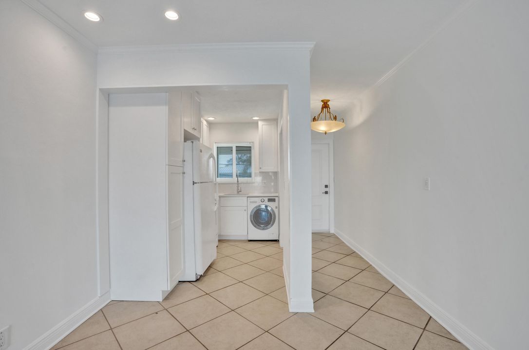For Sale: $295,000 (2 beds, 1 baths, 739 Square Feet)