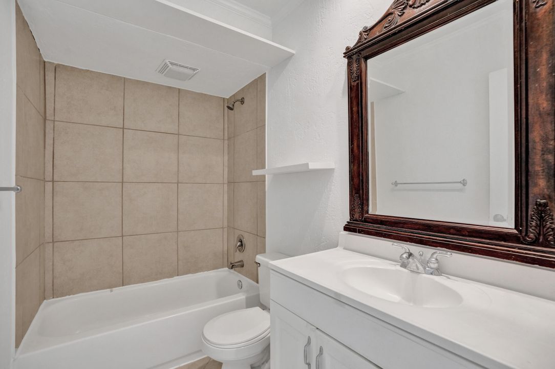 For Sale: $295,000 (2 beds, 1 baths, 739 Square Feet)