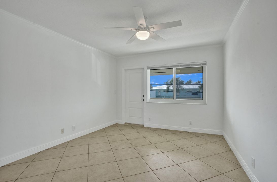 For Sale: $295,000 (2 beds, 1 baths, 739 Square Feet)